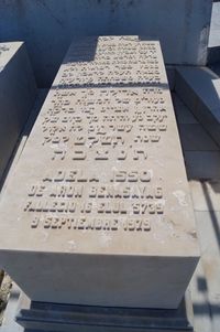 ISSO ADELA de AARON BENASAYAG